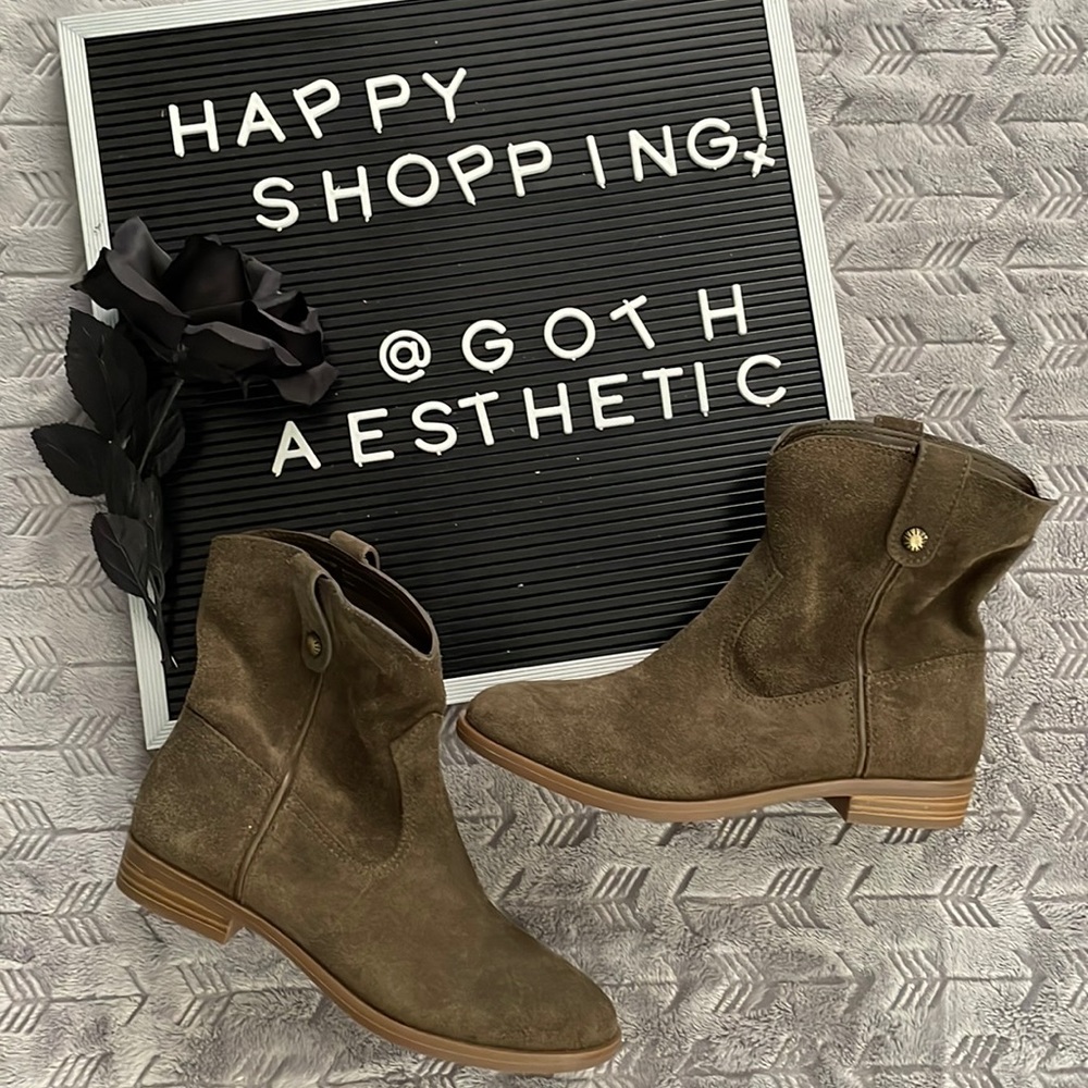 BRAND NEW G.H. Bass & Co. Low, Slouchy Ankle Boots (Cynthia Style) in Olive